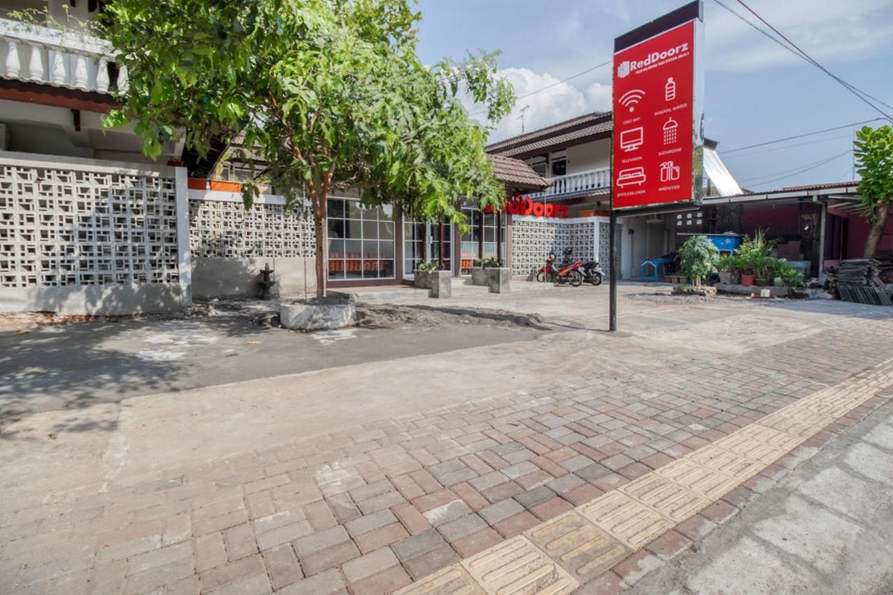 Hotel Reddoorz Near Malioboro Tugu Station Jogja 2 à Yogyakarta Extérieur photo