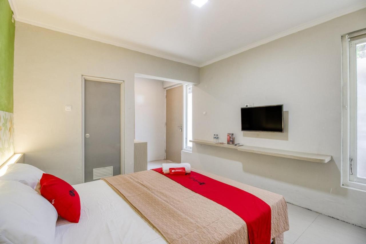 Hotel Reddoorz Near Malioboro Tugu Station Jogja 2 à Yogyakarta Extérieur photo