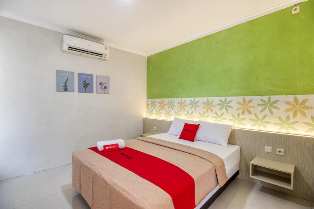Hotel Reddoorz Near Malioboro Tugu Station Jogja 2 à Yogyakarta Extérieur photo