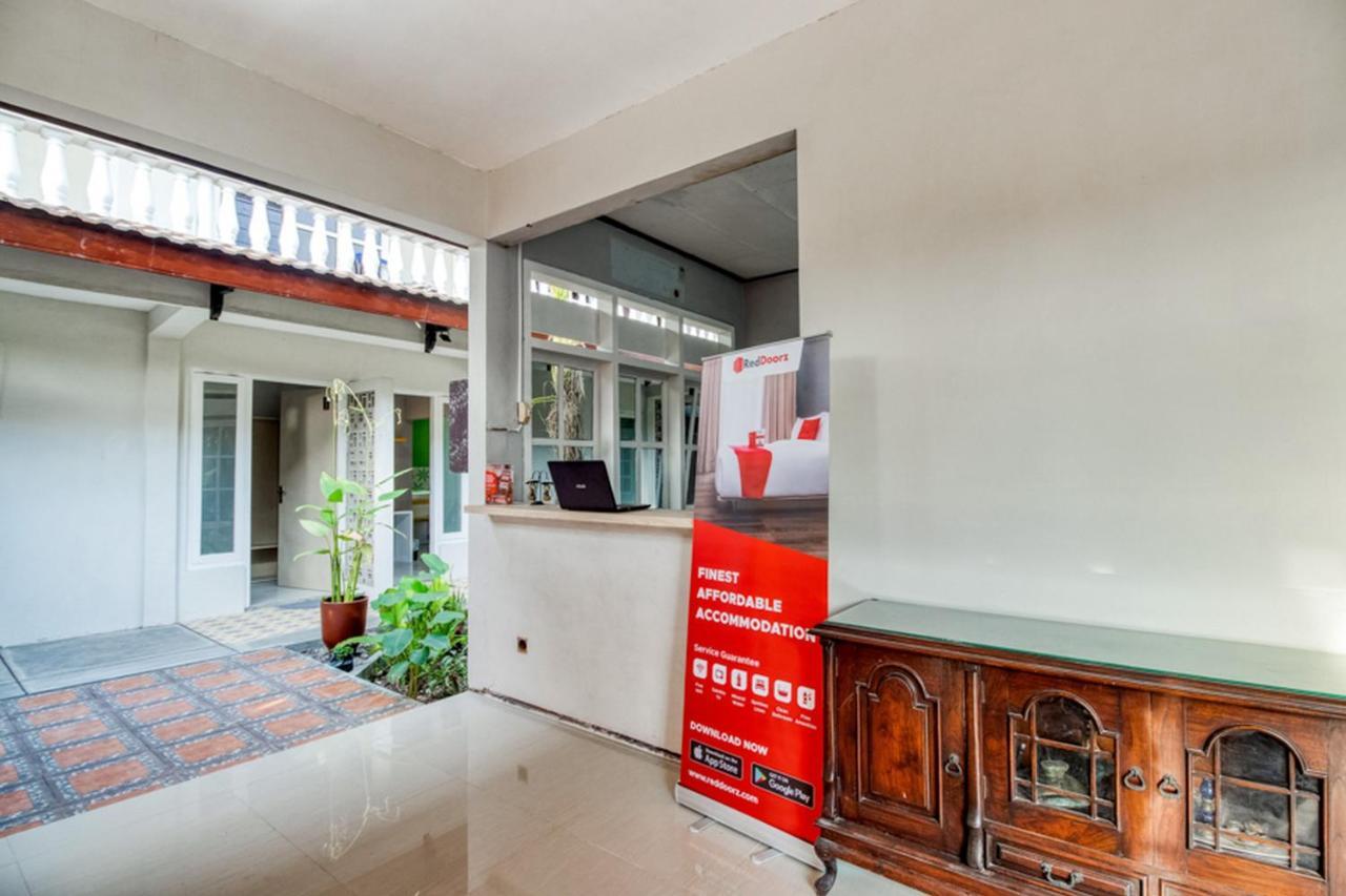 Hotel Reddoorz Near Malioboro Tugu Station Jogja 2 à Yogyakarta Extérieur photo