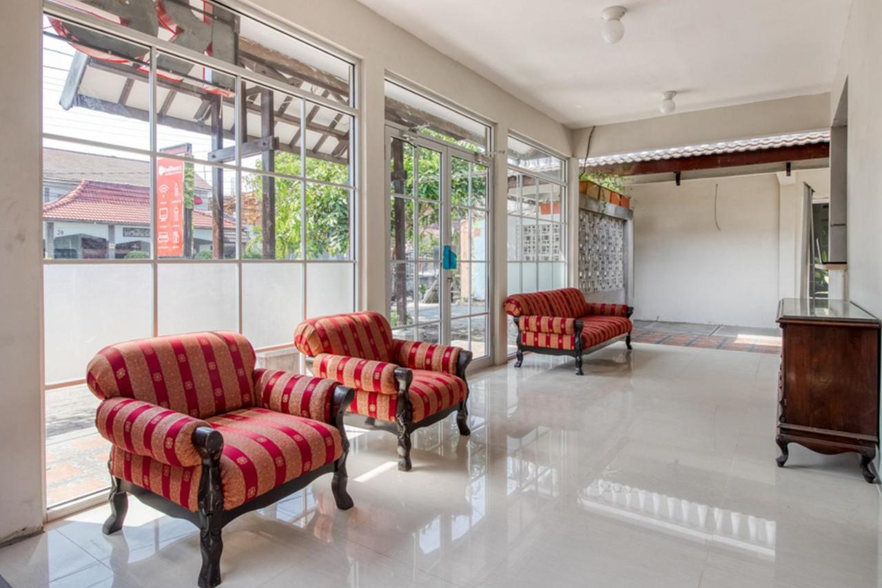 Hotel Reddoorz Near Malioboro Tugu Station Jogja 2 à Yogyakarta Extérieur photo