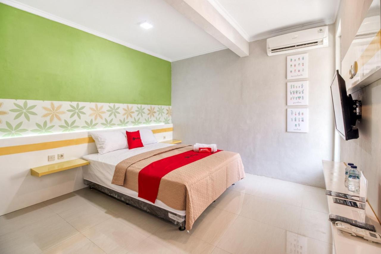 Hotel Reddoorz Near Malioboro Tugu Station Jogja 2 à Yogyakarta Extérieur photo